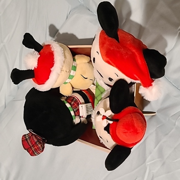 Hallmark Itty Bittys Mickey and Friends Holiday Collectors Set - Picture 3 of 6